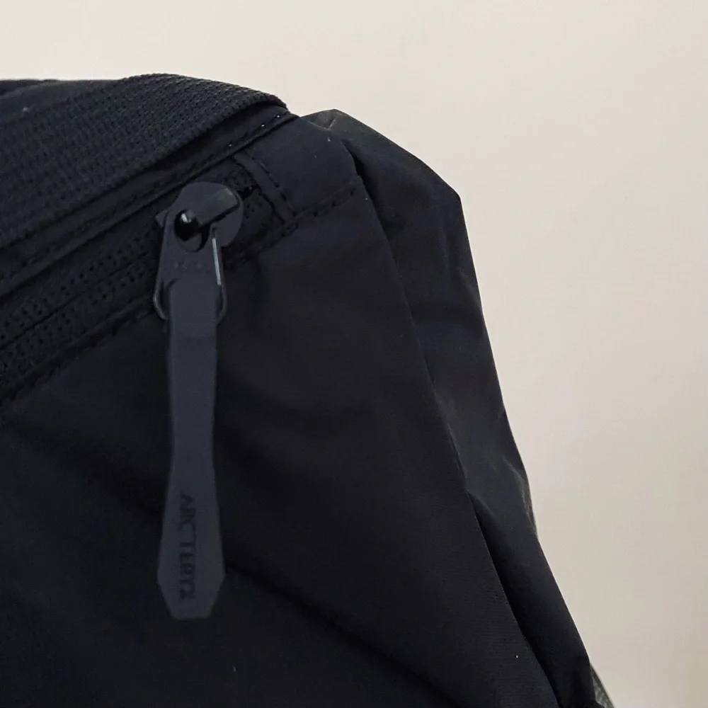 NWOT Arc'teryx Heliad 15 Lightweight Compact Outdoor Black Nylon Backpack